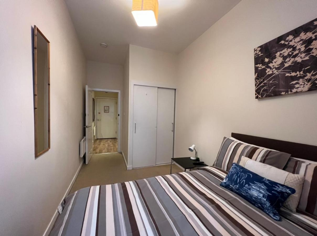 Aberdeen Stay Central 2-Bedrooms Apt-No Party Exterior photo