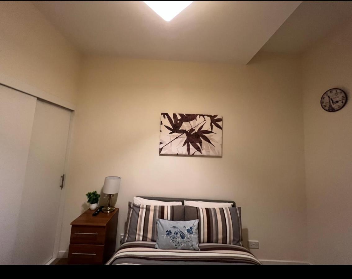 Aberdeen Stay Central 2-Bedrooms Apt-No Party Exterior photo