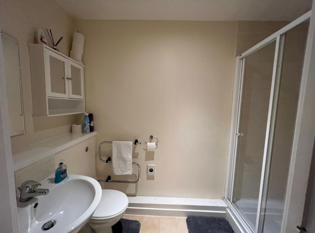Aberdeen Stay Central 2-Bedrooms Apt-No Party Exterior photo
