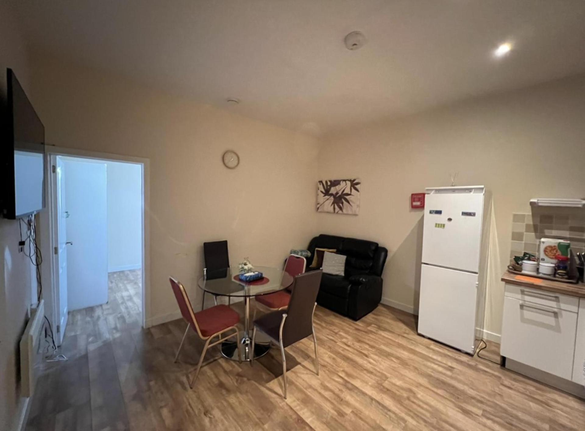 Aberdeen Stay Central 2-Bedrooms Apt-No Party Exterior photo